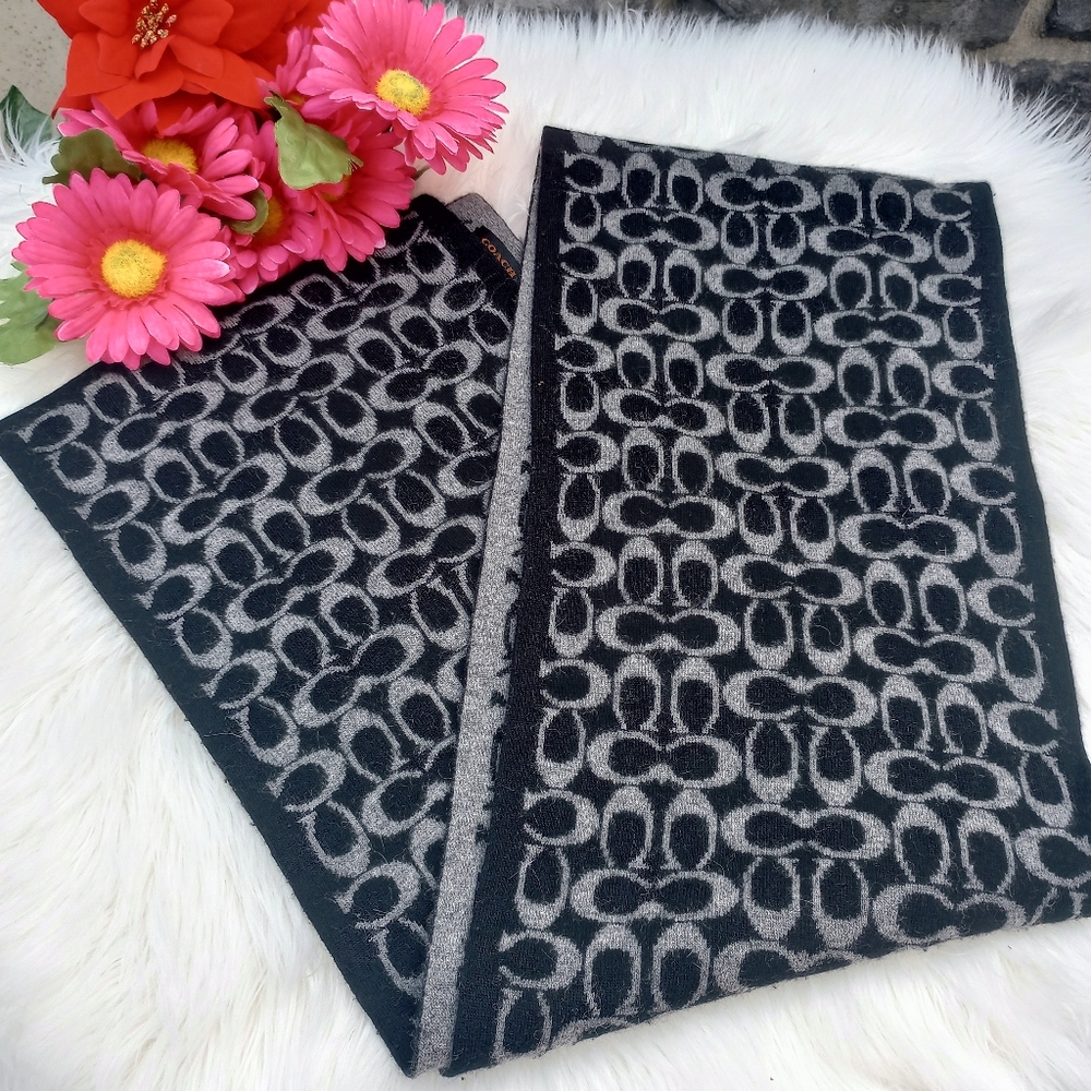 Coach Signature Black Gray Logo Angora Knitted Scarf